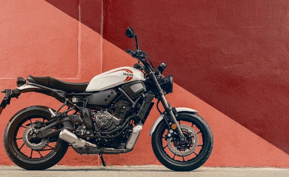Yamaha XSR700, MY 2025 - Historic White