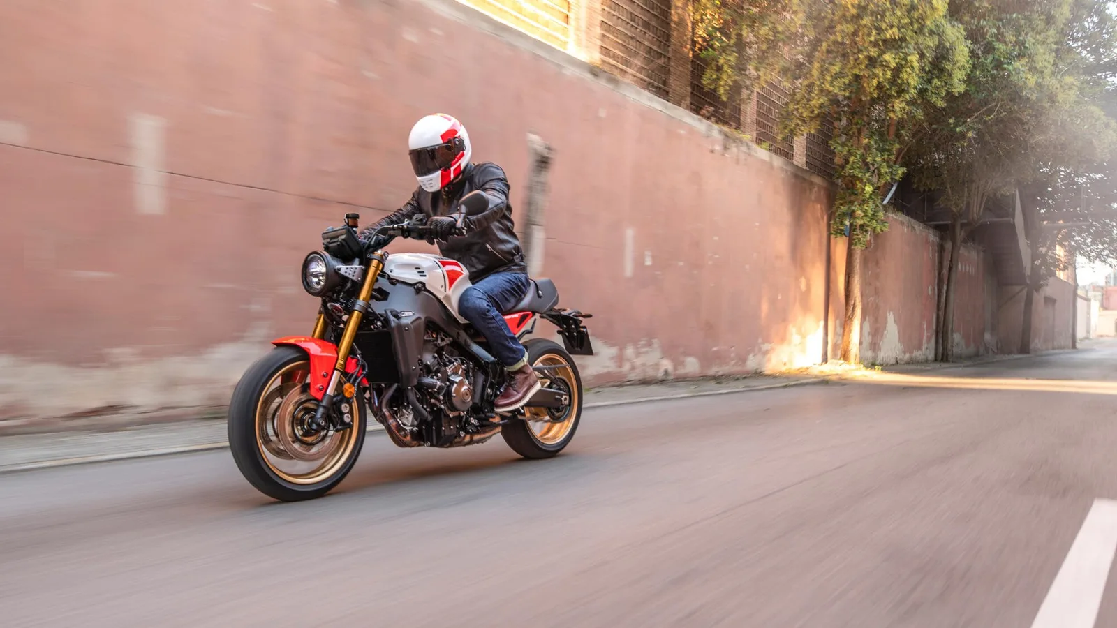 Yamaha XSR900, MY 2025 - Legend Red