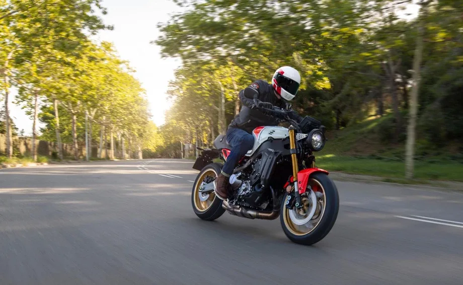 Yamaha XSR900, MY 2025 - Legend Red