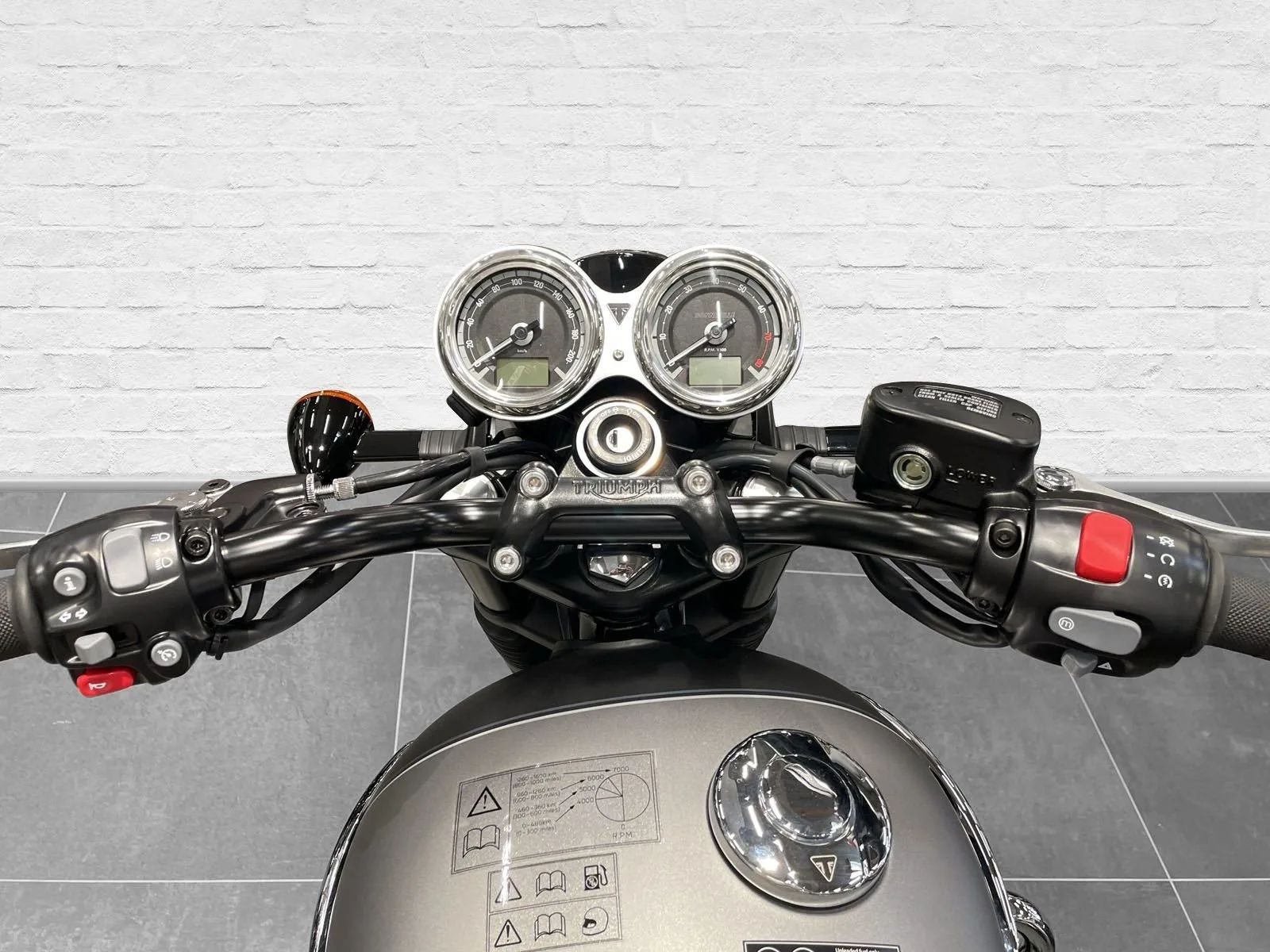 Triumph Bonneville T120 Black