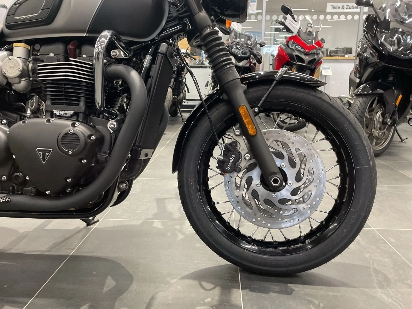 Triumph Bonneville T120 Black
