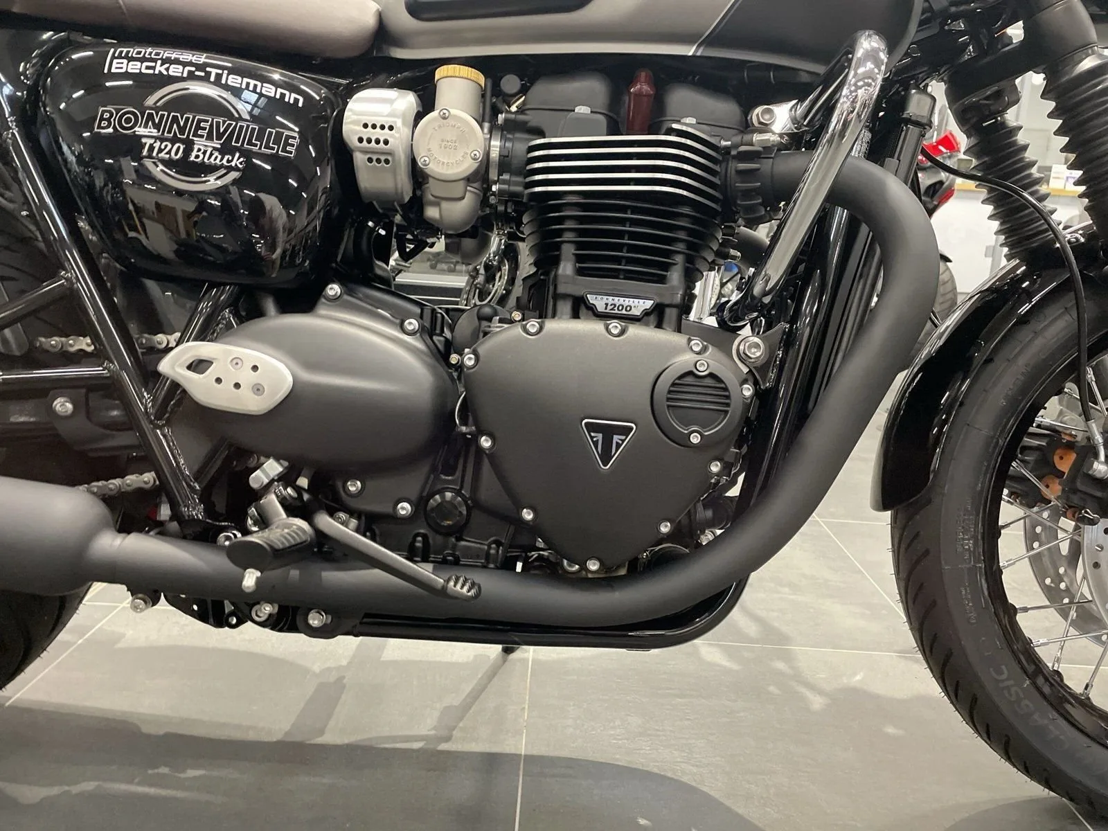 Triumph Bonneville T120 Black