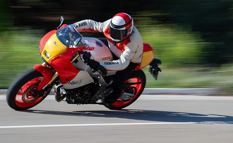 Yamaha XSR900 GP, MY 2025 - Legend Red