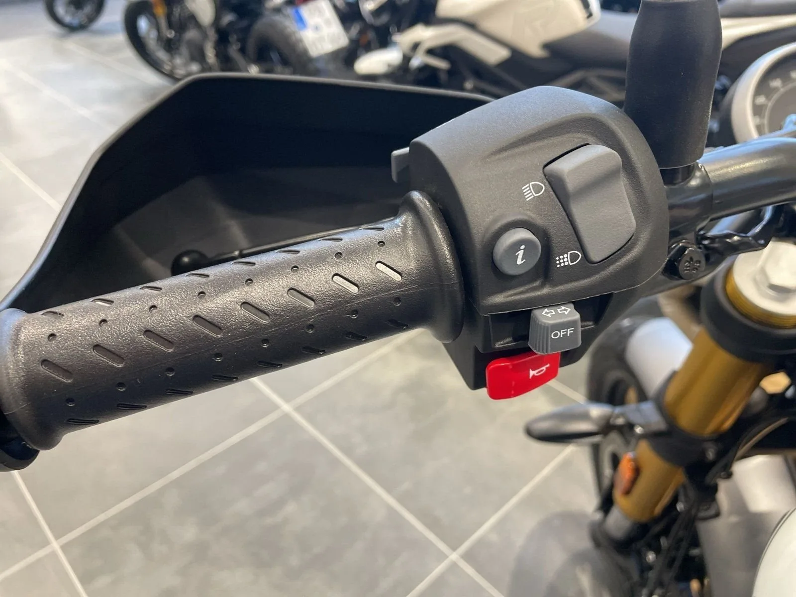 Triumph Scrambler 400 X