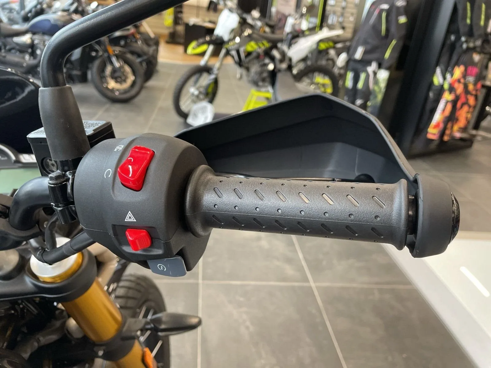 Triumph Scrambler 400 XC