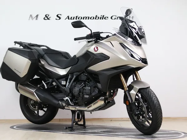 Honda NT1100 DCT Electronic Suspension