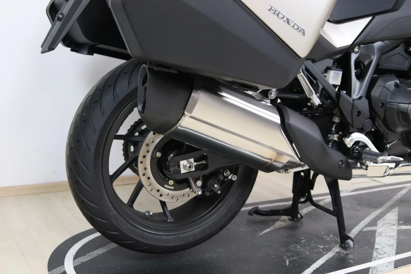 Honda NT1100 DCT Electronic Suspension
