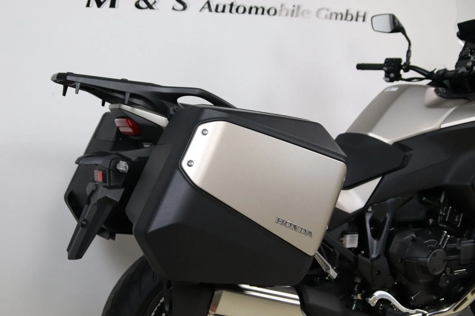 Honda NT1100 DCT Electronic Suspension