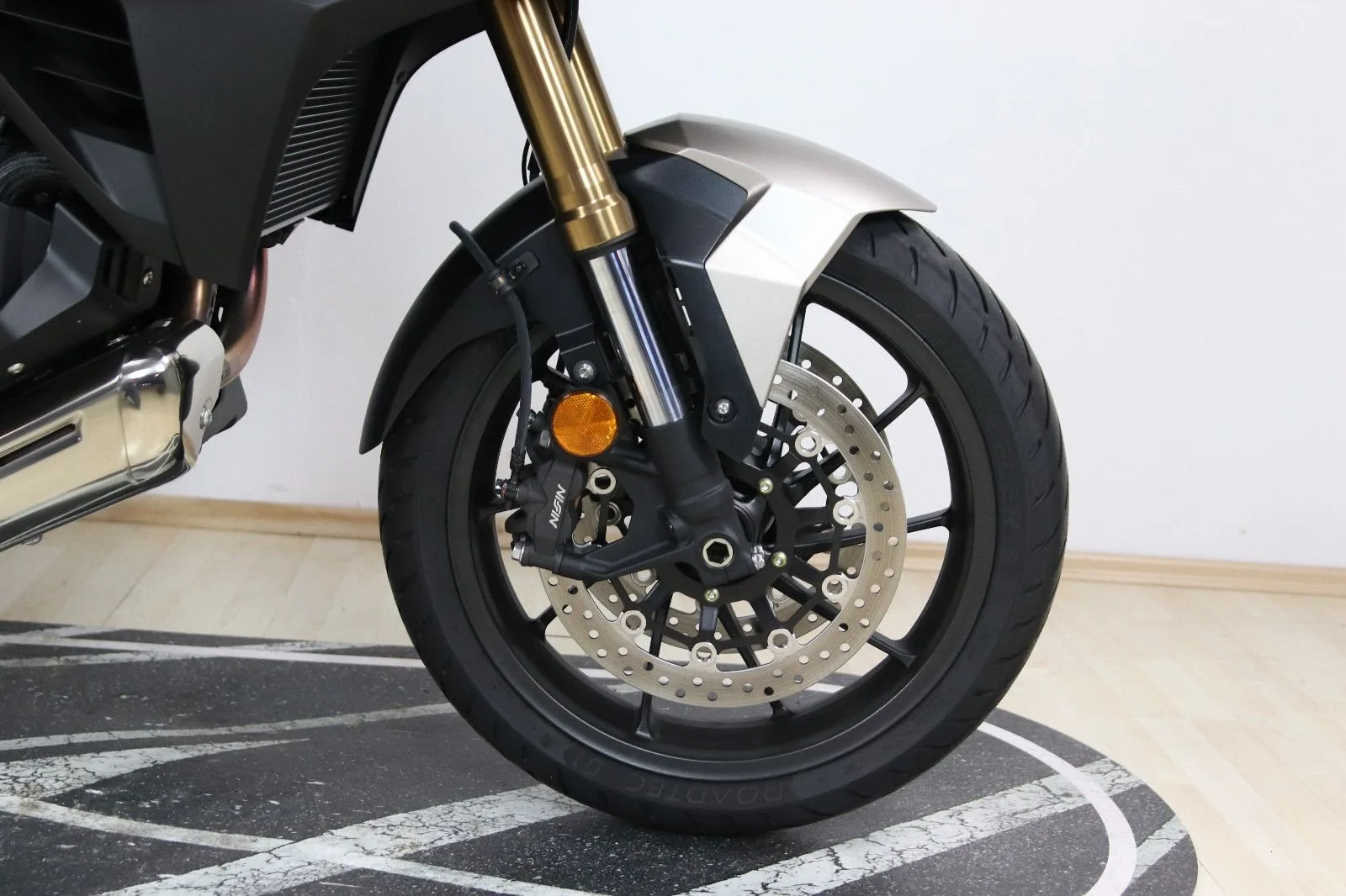 Honda NT1100 DCT Electronic Suspension