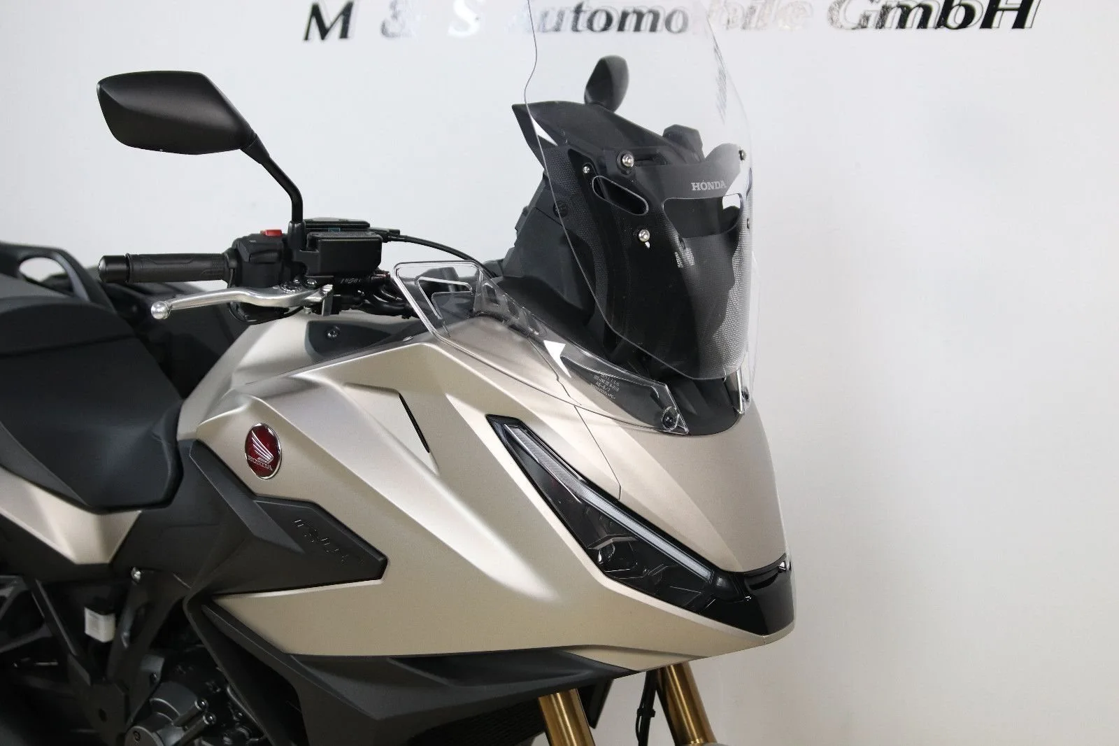 Honda NT1100 DCT Electronic Suspension
