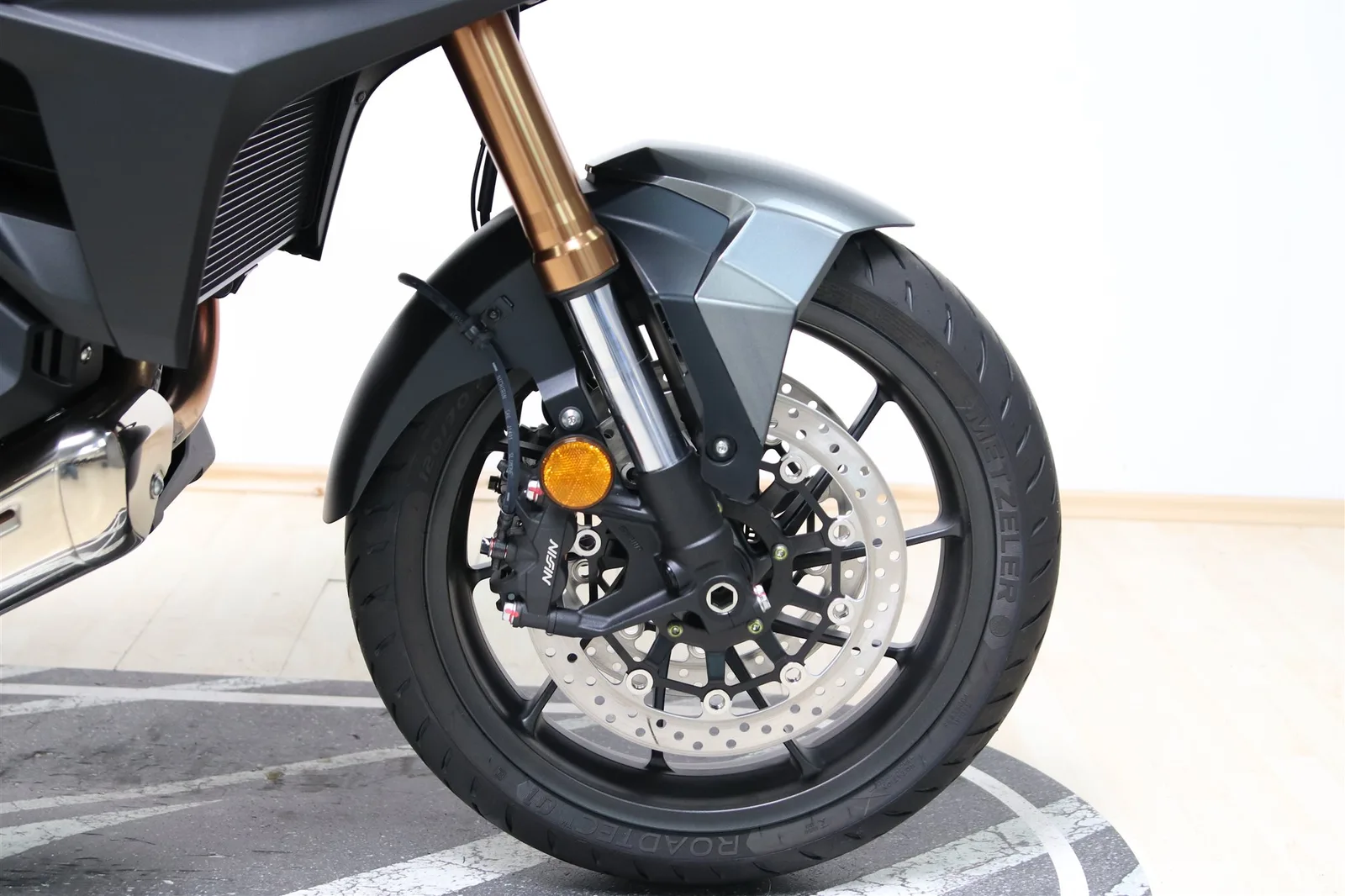 Honda NT1100 DCT Electronic Suspension
