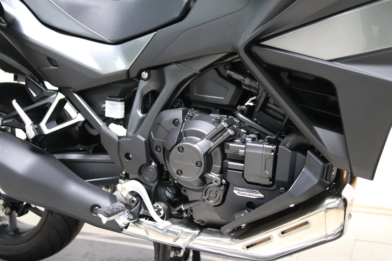 Honda NT1100 DCT Electronic Suspension