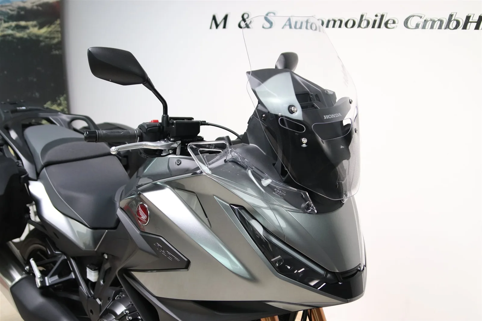 Honda NT1100 DCT Electronic Suspension
