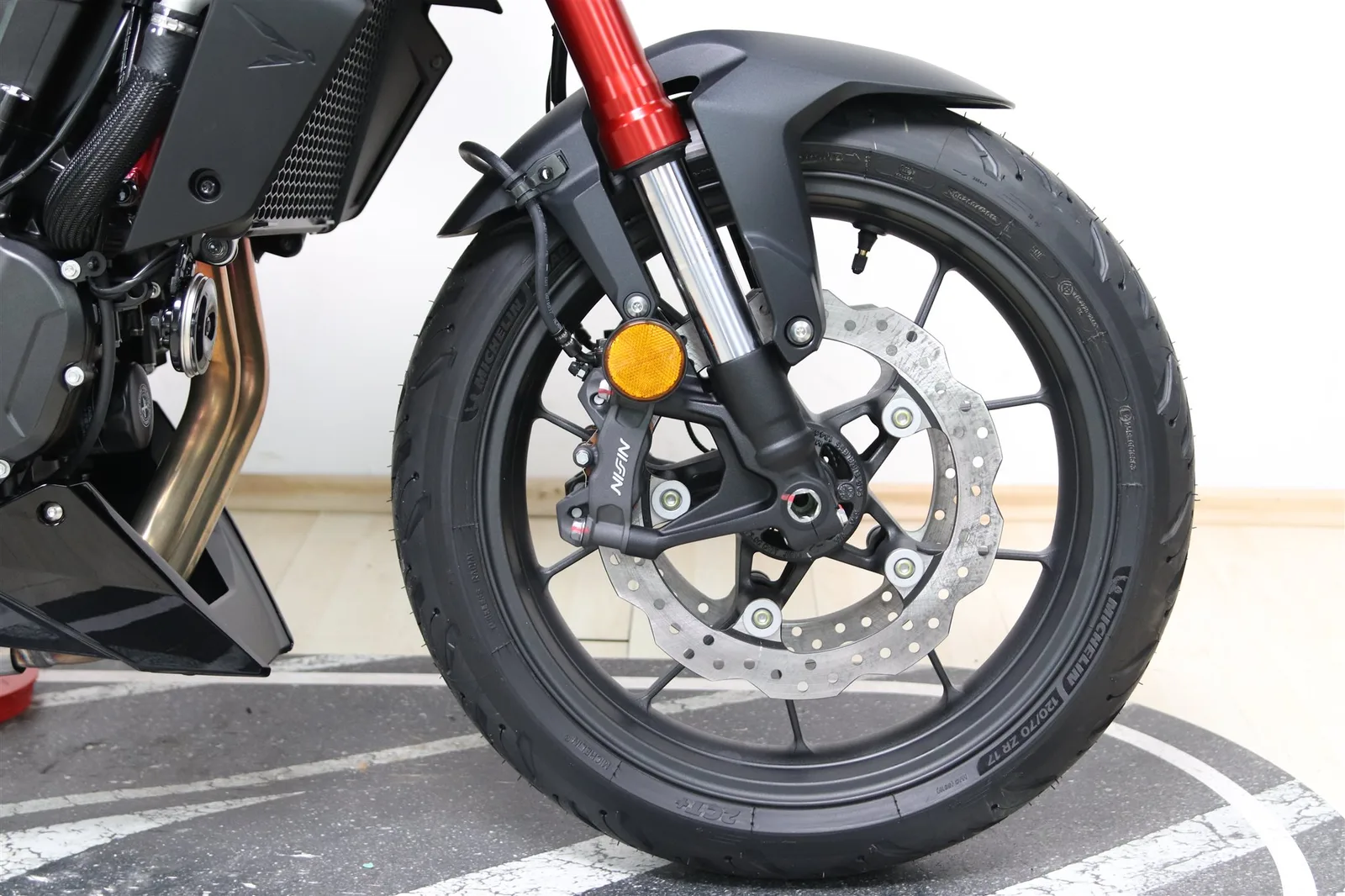 Honda CB750 Hornet E-Clutch
