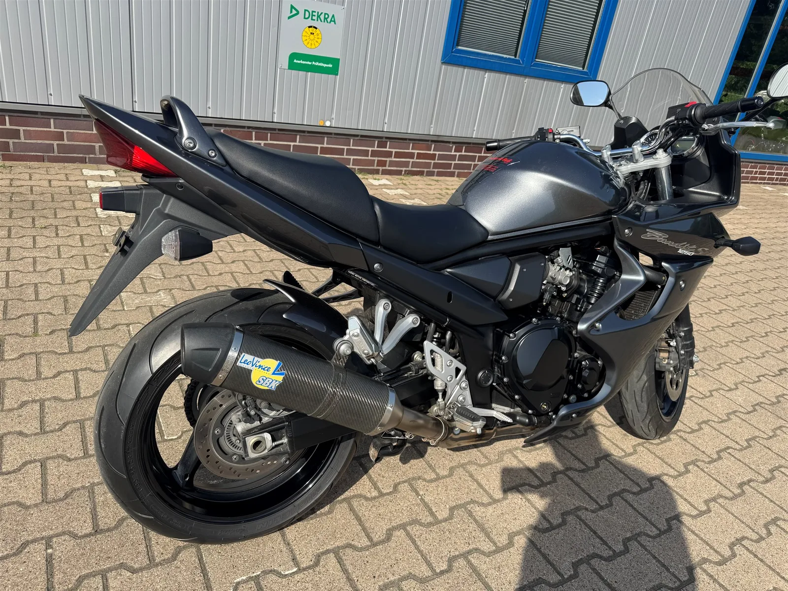 Suzuki Bandit 1250S mit Leovince Auspuff
