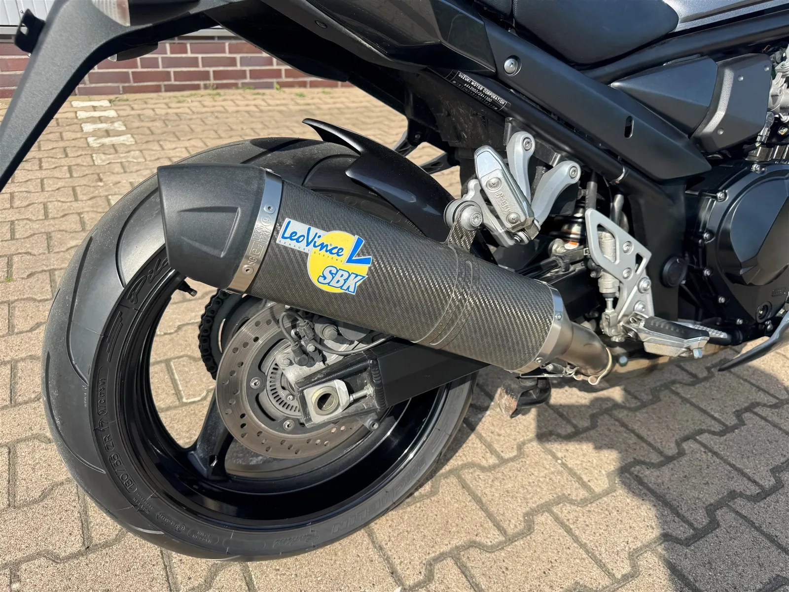 Suzuki Bandit 1250S mit Leovince Auspuff