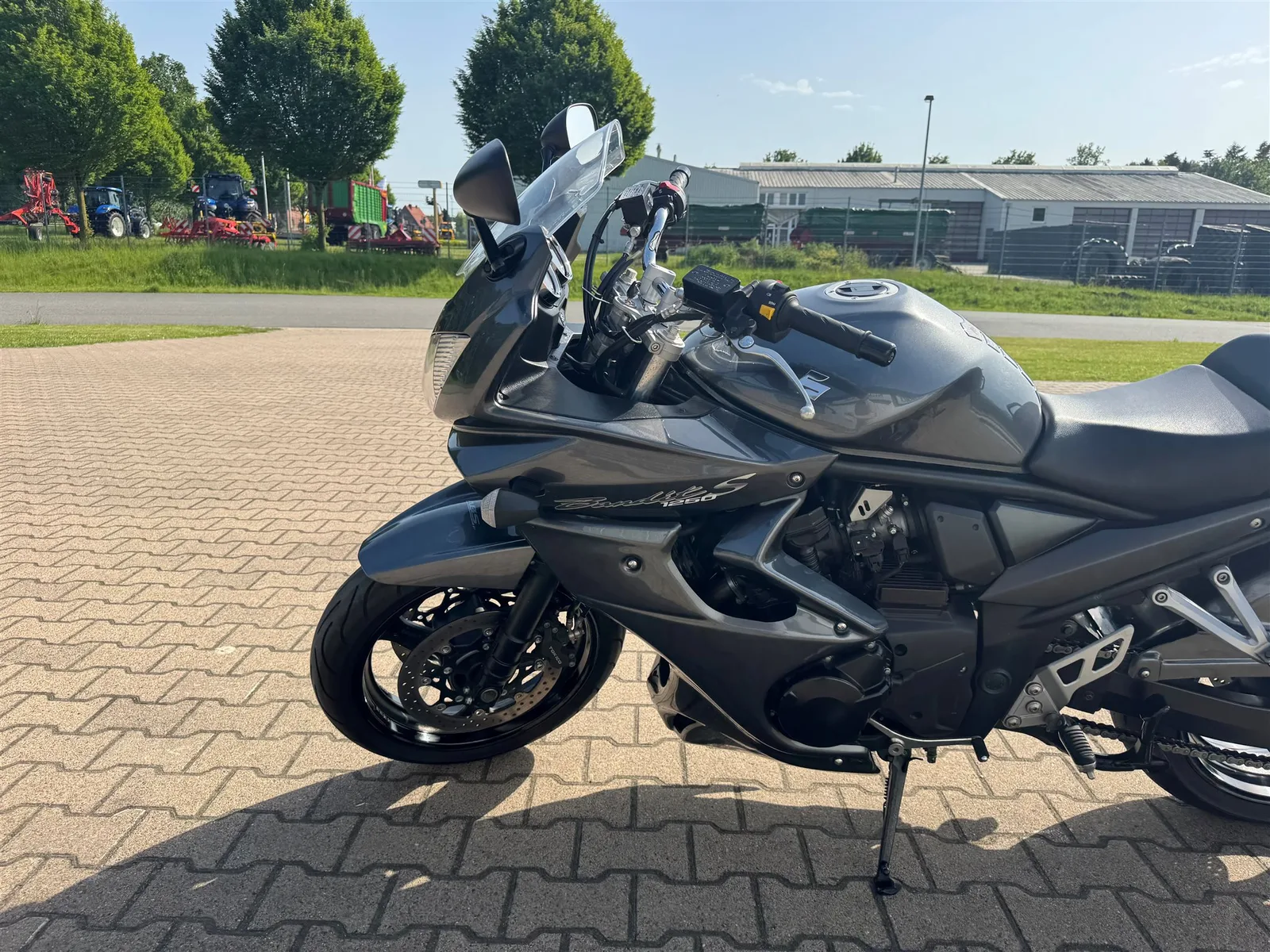 Suzuki Bandit 1250S mit Leovince Auspuff