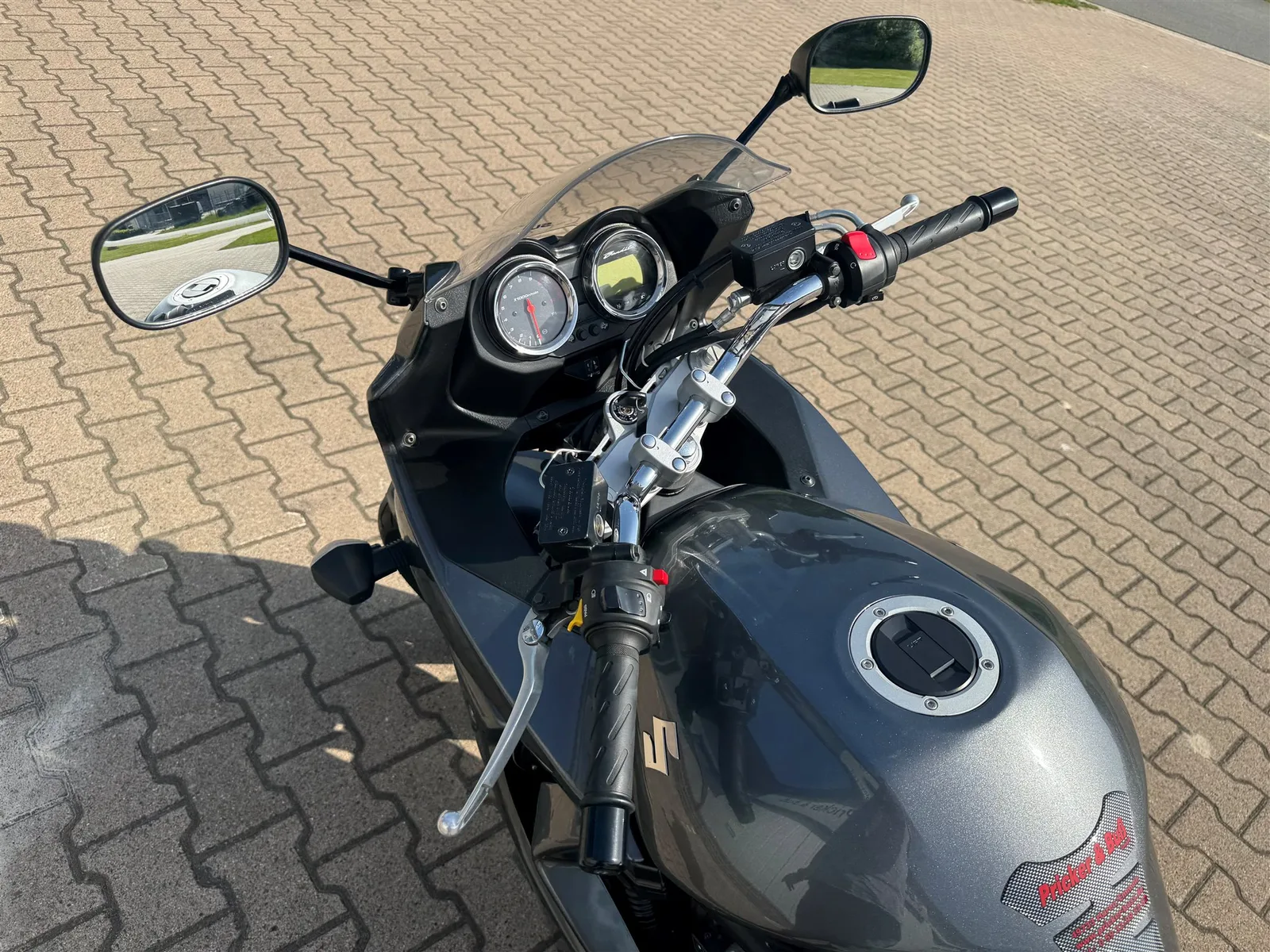 Suzuki Bandit 1250S mit Leovince Auspuff