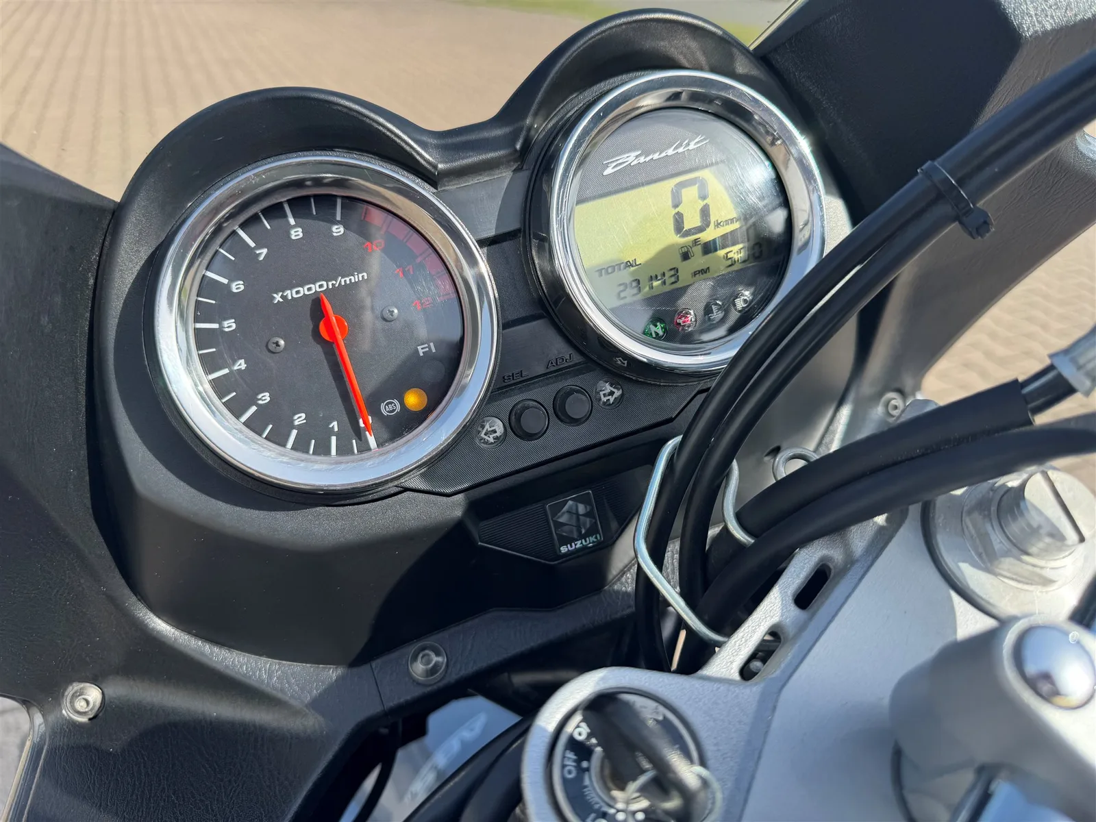 Suzuki Bandit 1250S mit Leovince Auspuff