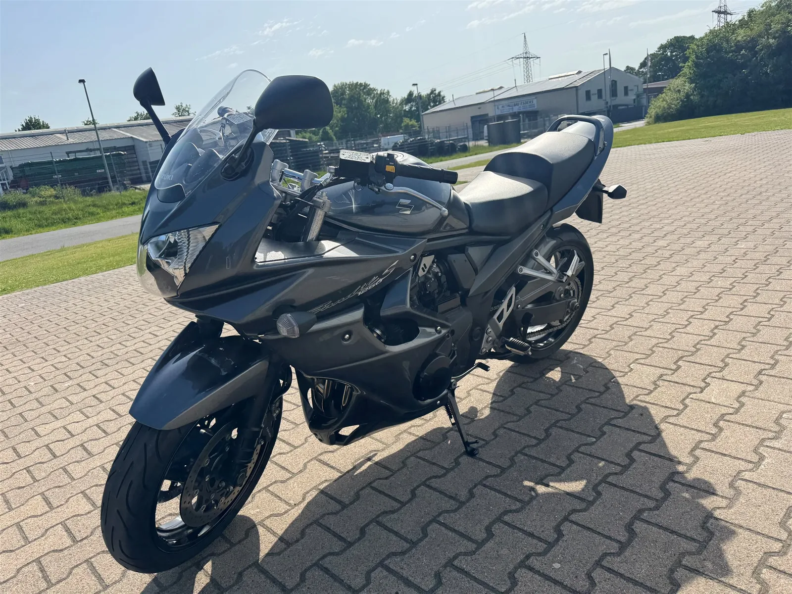 Suzuki Bandit 1250S mit Leovince Auspuff