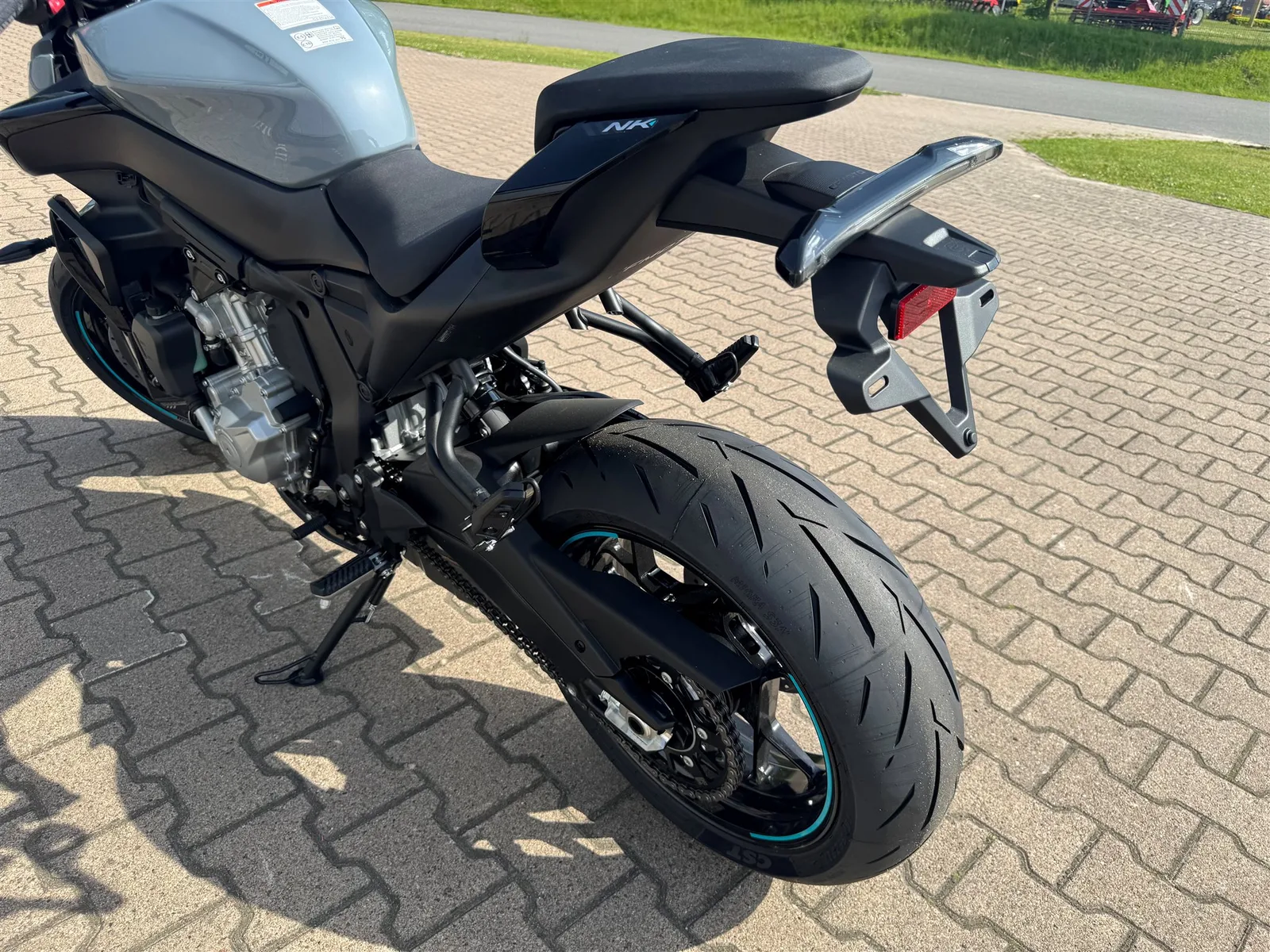 CFMOTO 675NK