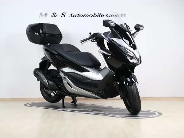 Honda Forza 300